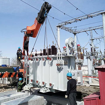 隨車吊用于大型油壓機搬遷